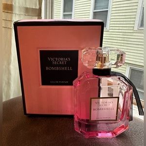 Victoria’s Secret bombshell